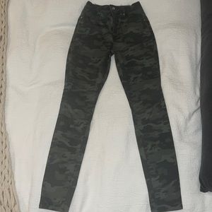 Good American good waist camo skinny Jean